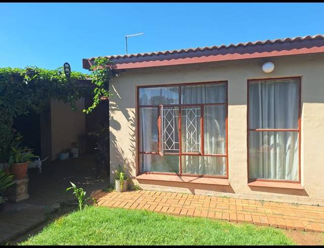 7 BEDROOM HOUSE FOR SALE IN POLLAK PARK